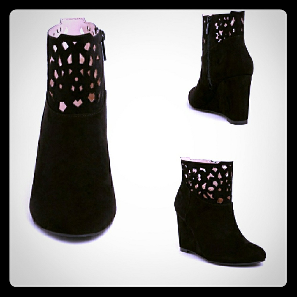 - NWOB never worn Torrid heeled booty